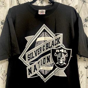 Black Raiders Football T-Shirt Men’s size XL!